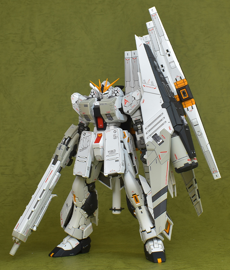 ガンプラ完成品 RG HWS ν[NEU]ガンダム 全塗装-